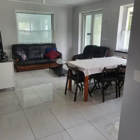 Dom Z Basenem Calorocznym *