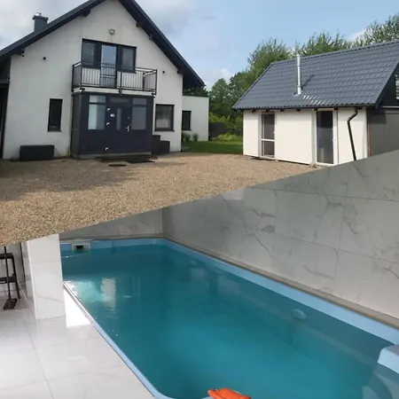 Dom Z Basenem Calorocznym