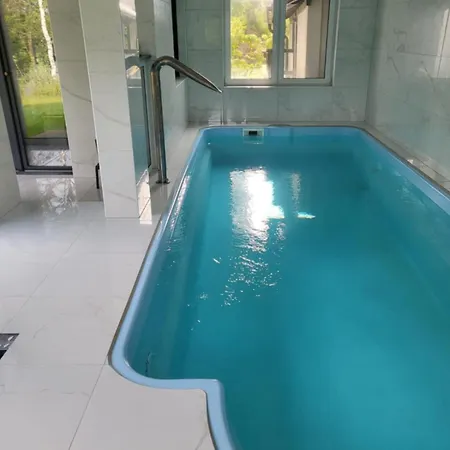 Dom Z Basenem Calorocznym Gostomko