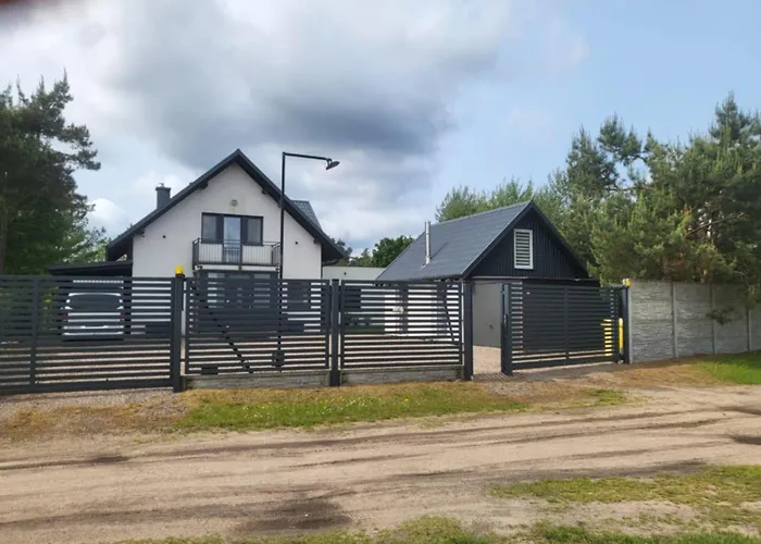 Dom Z Basenem Calorocznym