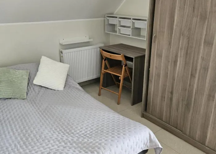 Dom Z Basenem Calorocznym Gostomko