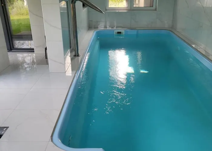 Dom Z Basenem Calorocznym Gostomko